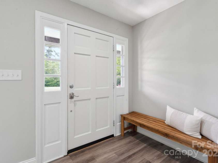 554 Isle Of Pines Road, Mooresville, NC 28117.  MLS# CAR4259799, YatesRealty ID 22177. Foyer