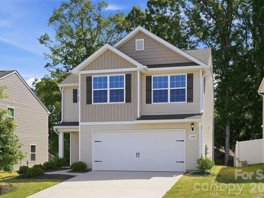 509 Hawley Street, Charlotte, NC 28214.  MLS# CAR4376916, YatesRealty ID 22179. 
