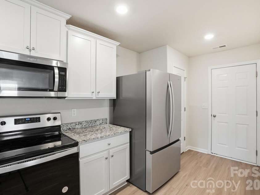 509 Hawley Street, Charlotte, NC 28214.  MLS# CAR4376916, YatesRealty ID 22179. 