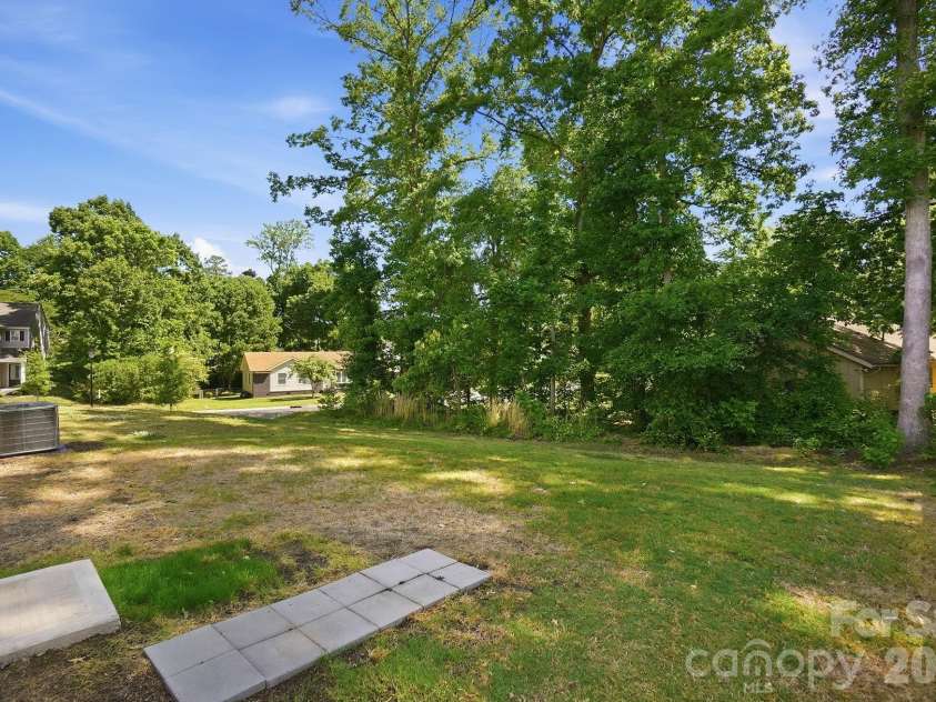 509 Hawley Street, Charlotte, NC 28214.  MLS# CAR4376916, YatesRealty ID 22179. 