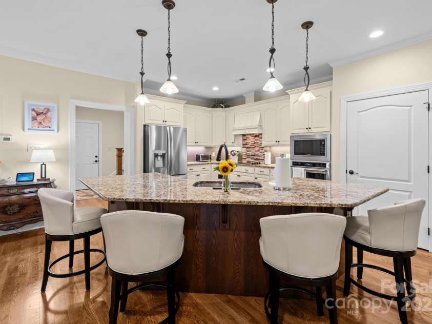 4080 Barbrick Street, Sherrills Ford, NC 28673.  MLS# CAR4281547, YatesRealty ID 2218. Kitchen with eating area