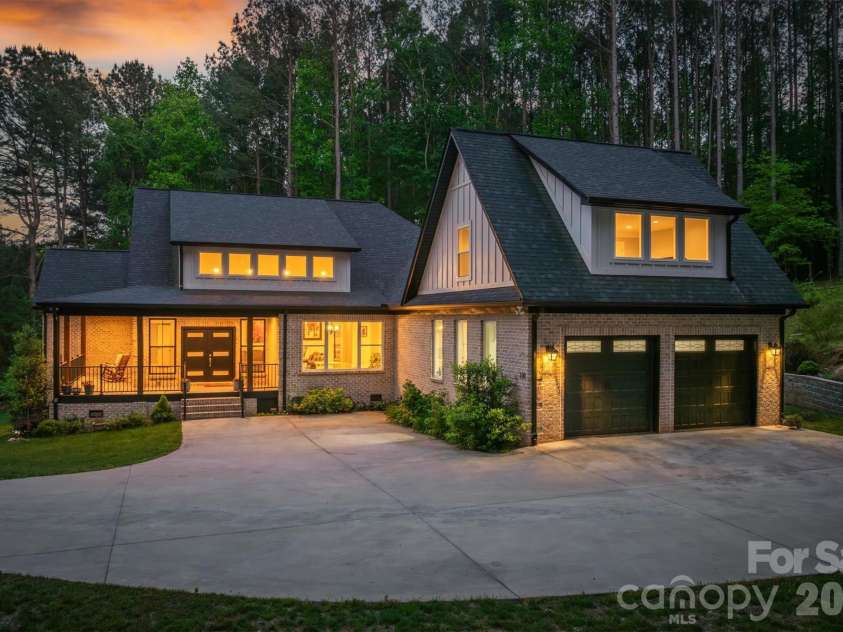 100 White Fawn Circle, Granite Falls, NC 28630.  MLS# CAR4377775, YatesRealty ID 22180. 