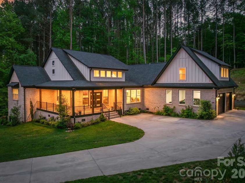 100 White Fawn Circle, Granite Falls, NC 28630.  MLS# CAR4377775, YatesRealty ID 22180. 