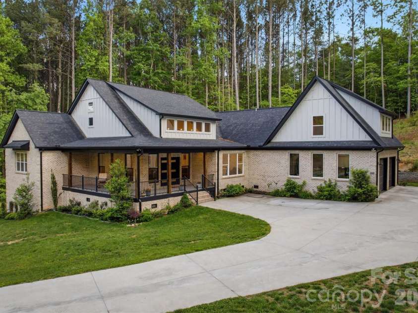 100 White Fawn Circle, Granite Falls, NC 28630.  MLS# CAR4377775, YatesRealty ID 22180. 