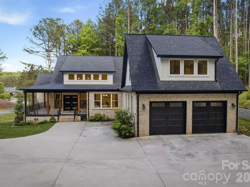 100 White Fawn Circle, Granite Falls, NC 28630.  MLS# CAR4377775, YatesRealty ID 22180. 