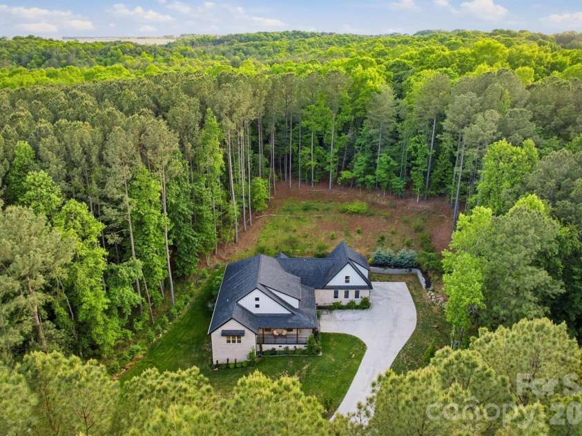100 White Fawn Circle, Granite Falls, NC 28630.  MLS# CAR4377775, YatesRealty ID 22180. 