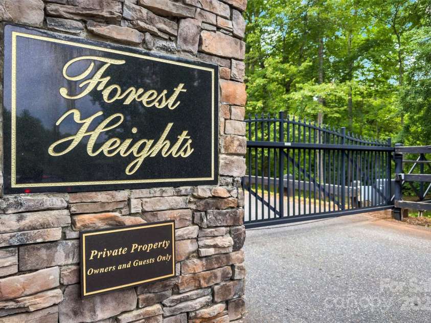 77 Pepperwood Drive, Marion, NC 28752.  MLS# CAR4258822, YatesRealty ID 22180. 