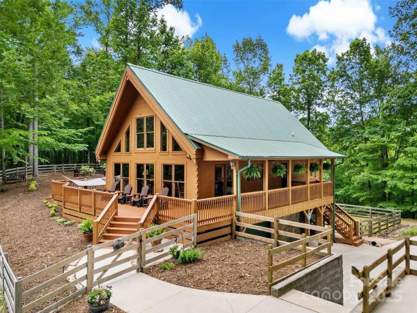 77 Pepperwood Drive, Marion, NC 28752.  MLS# CAR4258822, YatesRealty ID 22180. 