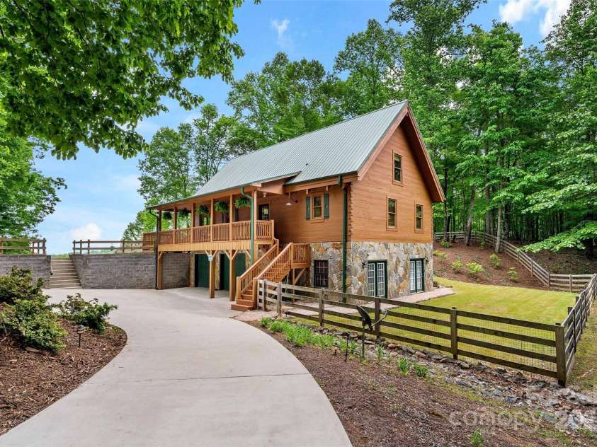 77 Pepperwood Drive, Marion, NC 28752.  MLS# CAR4258822, YatesRealty ID 22180. 