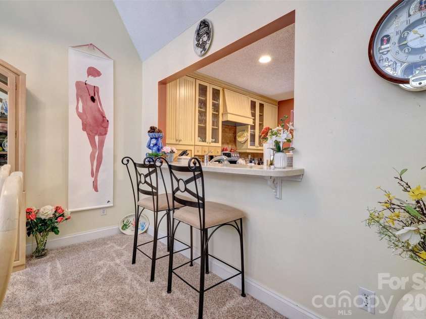 114 Pine Grove Circle, Lake Wylie, SC 29710.  MLS# CAR4376640, YatesRealty ID 22181. Pass through and additional seating