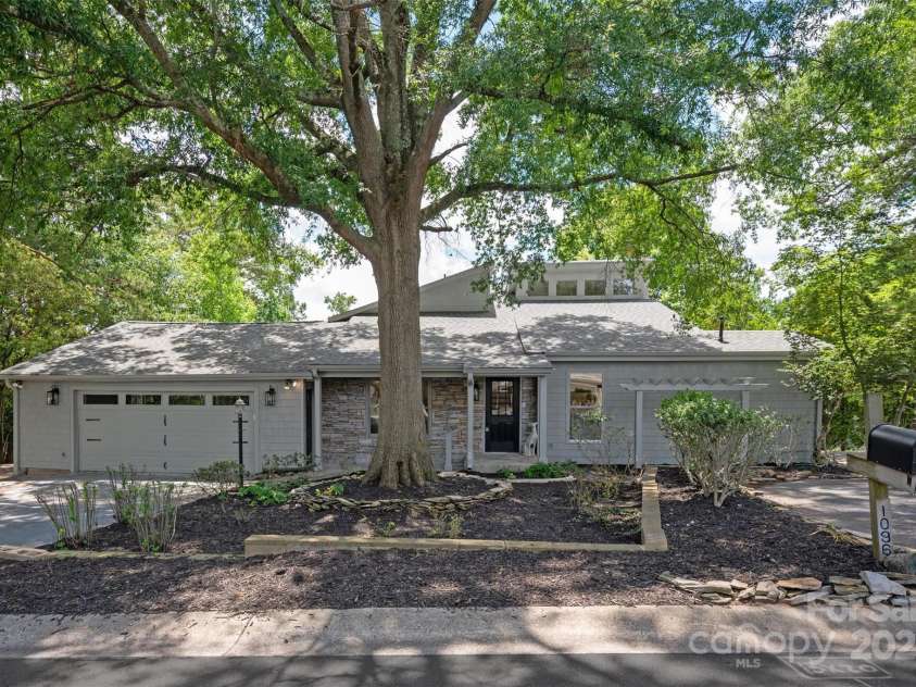 1096 Palmyra Drive, Tega Cay, SC 29708.  MLS# CAR4258396, YatesRealty ID 22182. 
