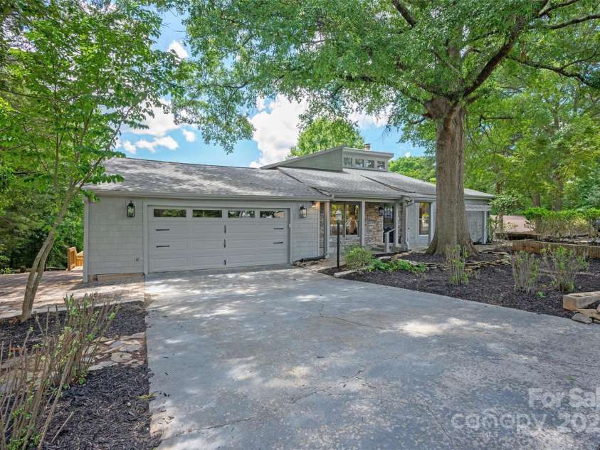 1096 Palmyra Drive, Tega Cay, SC 29708.  MLS# CAR4258396, YatesRealty ID 22182. 
