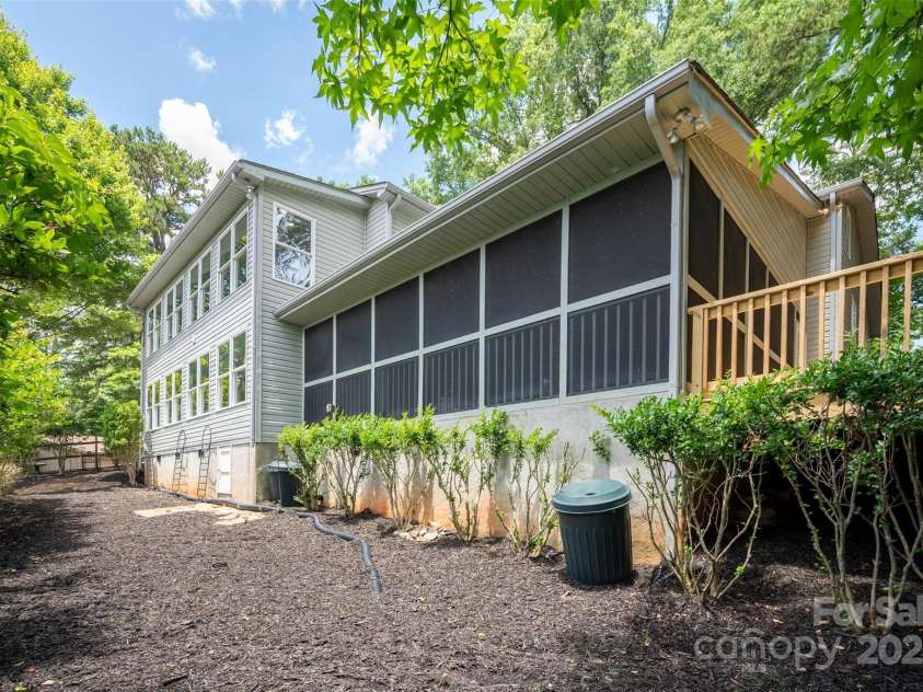 1096 Palmyra Drive, Tega Cay, SC 29708.  MLS# CAR4258396, YatesRealty ID 22182. 