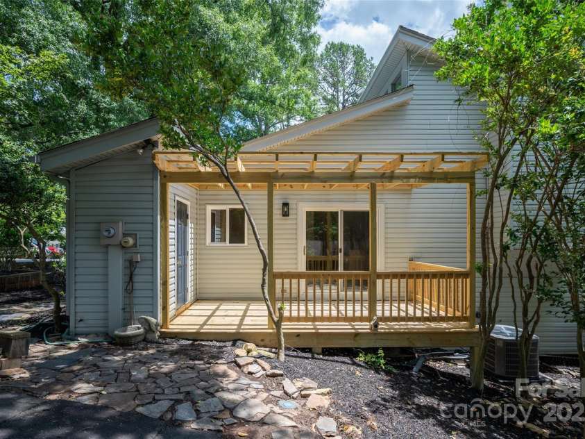 1096 Palmyra Drive, Tega Cay, SC 29708.  MLS# CAR4258396, YatesRealty ID 22182. 
