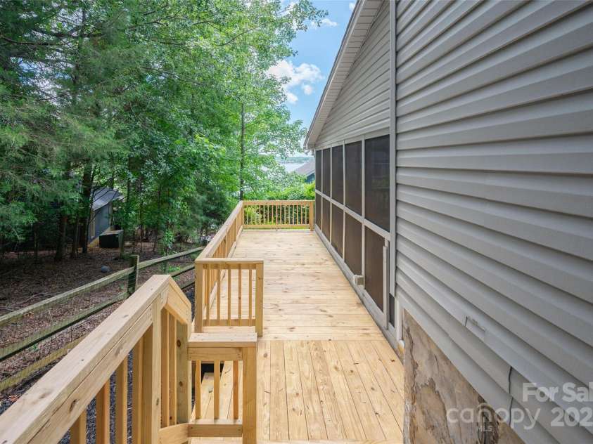 1096 Palmyra Drive, Tega Cay, SC 29708.  MLS# CAR4258396, YatesRealty ID 22182. 