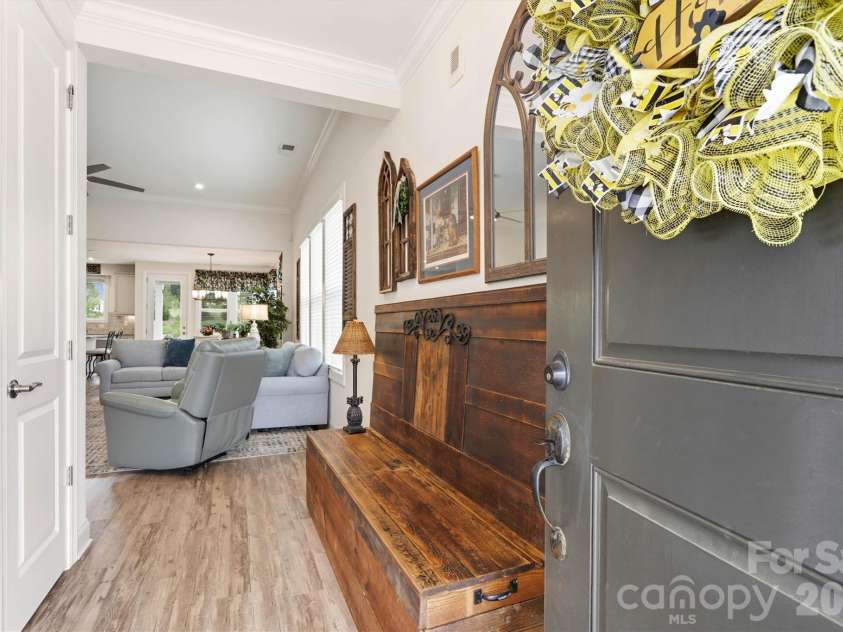12520 Old Iron Lane, Charlotte, NC 28215.  MLS# CAR4377429, YatesRealty ID 22182. 