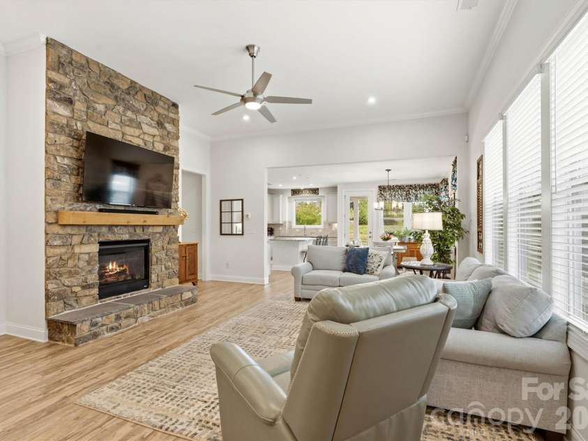 12520 Old Iron Lane, Charlotte, NC 28215.  MLS# CAR4377429, YatesRealty ID 22182. 