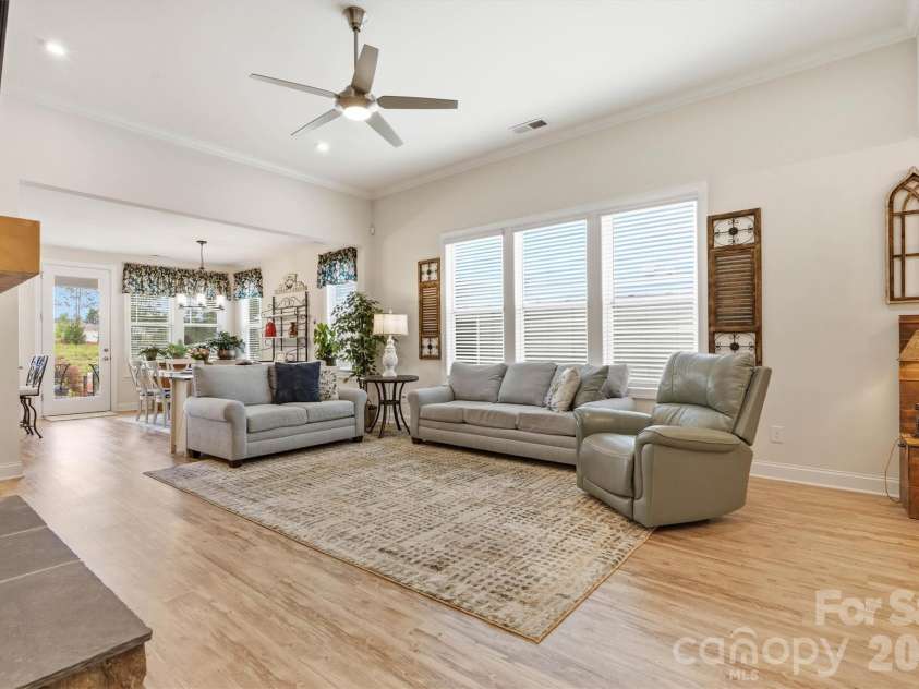 12520 Old Iron Lane, Charlotte, NC 28215.  MLS# CAR4377429, YatesRealty ID 22182. 