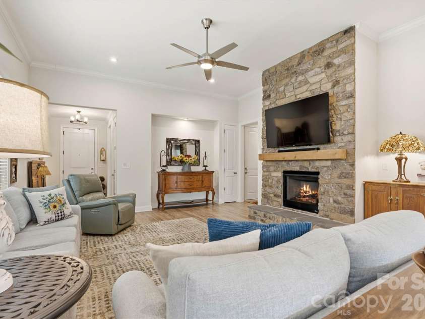 12520 Old Iron Lane, Charlotte, NC 28215.  MLS# CAR4377429, YatesRealty ID 22182. 