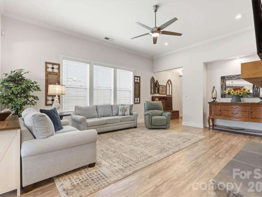 12520 Old Iron Lane, Charlotte, NC 28215.  MLS# CAR4377429, YatesRealty ID 22182. 