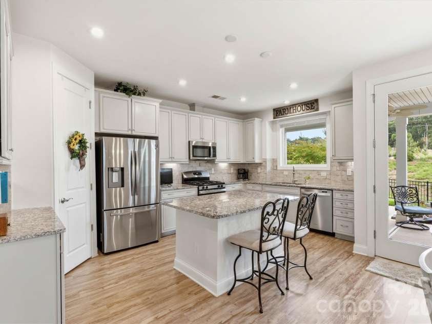 12520 Old Iron Lane, Charlotte, NC 28215.  MLS# CAR4377429, YatesRealty ID 22182. 