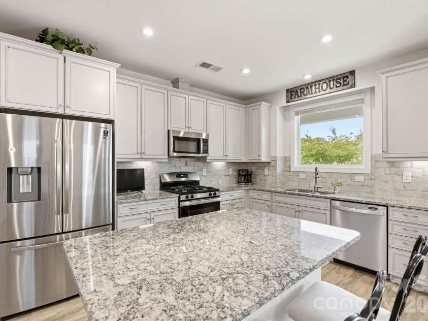 12520 Old Iron Lane, Charlotte, NC 28215.  MLS# CAR4377429, YatesRealty ID 22182. 