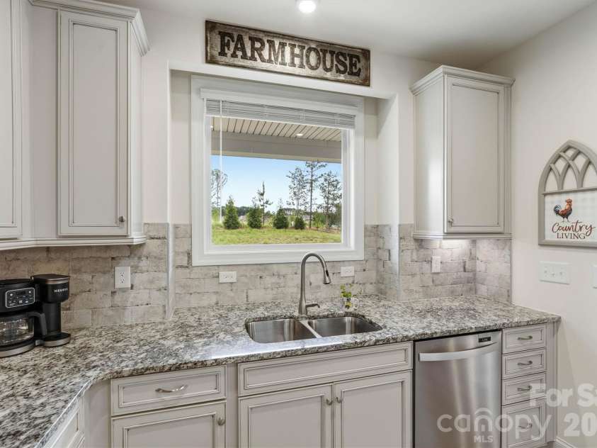 12520 Old Iron Lane, Charlotte, NC 28215.  MLS# CAR4377429, YatesRealty ID 22182. 