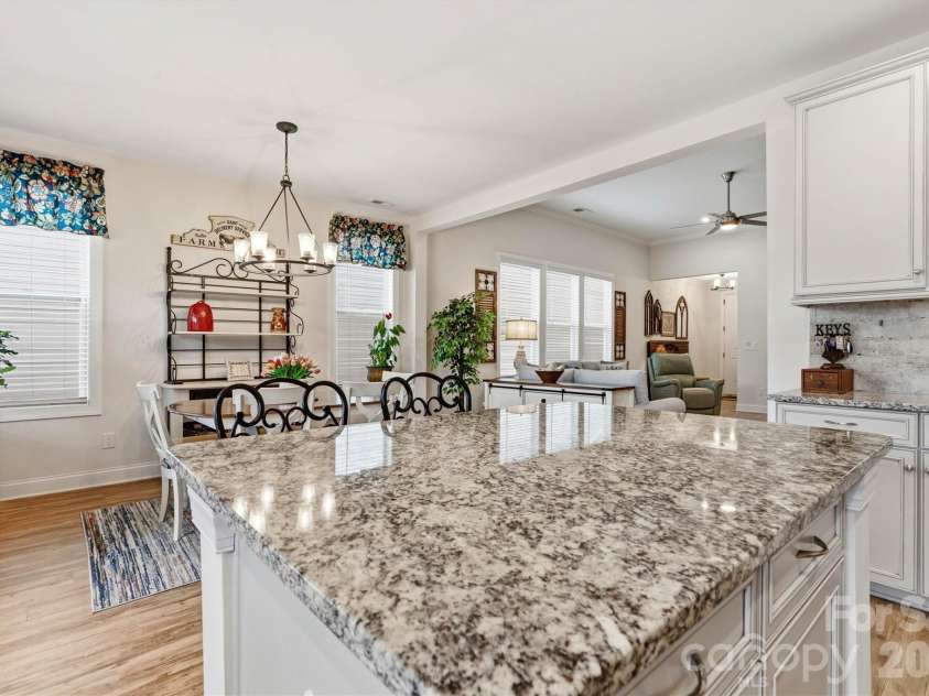 12520 Old Iron Lane, Charlotte, NC 28215.  MLS# CAR4377429, YatesRealty ID 22182. 