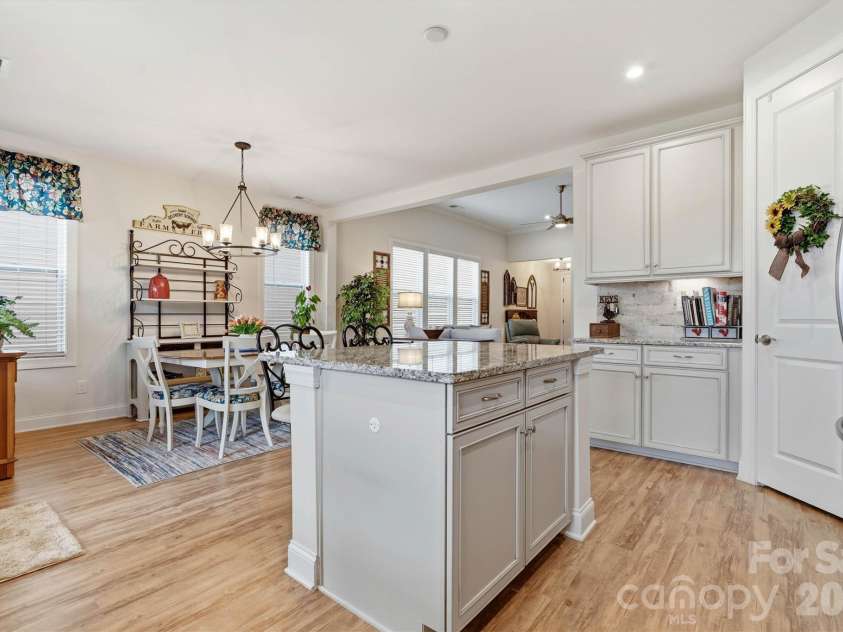 12520 Old Iron Lane, Charlotte, NC 28215.  MLS# CAR4377429, YatesRealty ID 22182. 
