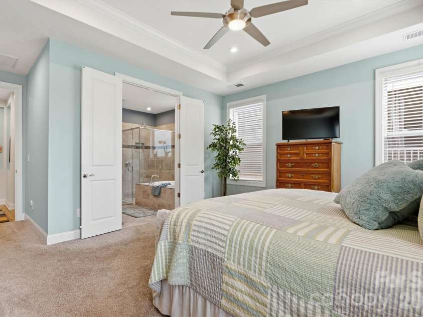 12520 Old Iron Lane, Charlotte, NC 28215.  MLS# CAR4377429, YatesRealty ID 22182. 