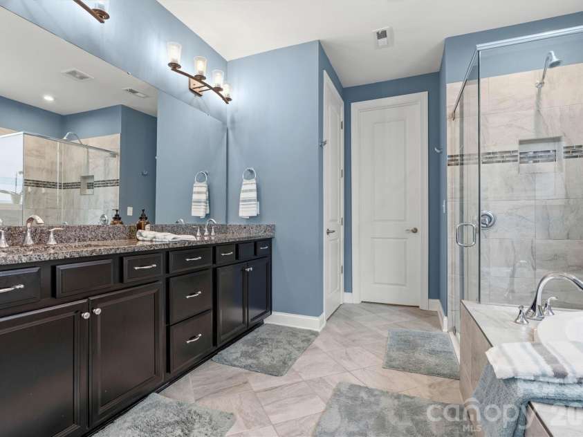 12520 Old Iron Lane, Charlotte, NC 28215.  MLS# CAR4377429, YatesRealty ID 22182. 