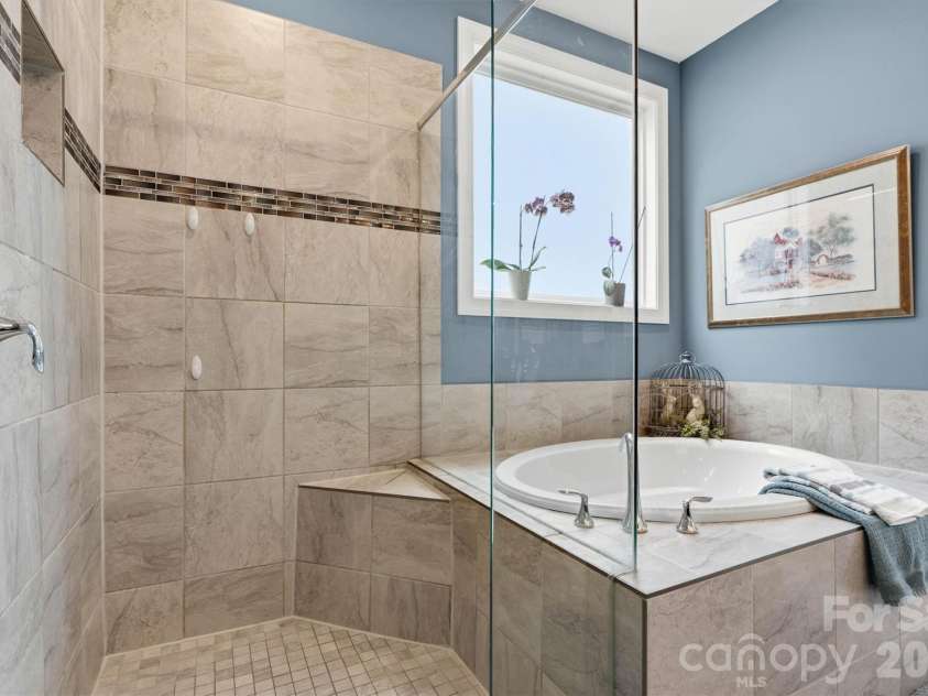 12520 Old Iron Lane, Charlotte, NC 28215.  MLS# CAR4377429, YatesRealty ID 22182. 