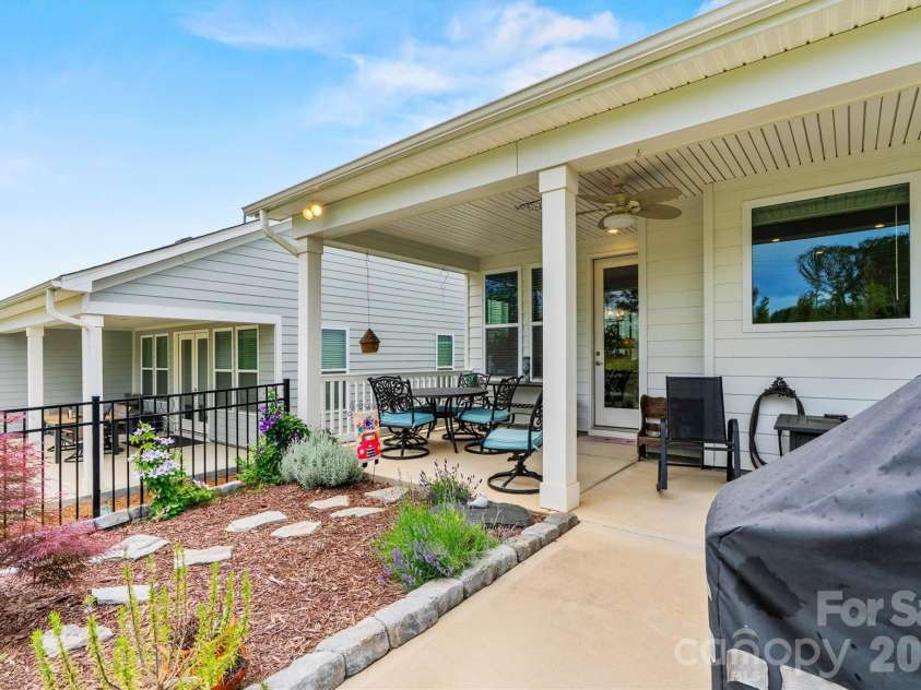 12520 Old Iron Lane, Charlotte, NC 28215.  MLS# CAR4377429, YatesRealty ID 22182. 