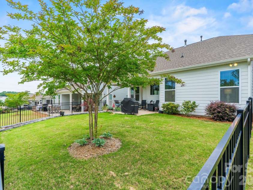 12520 Old Iron Lane, Charlotte, NC 28215.  MLS# CAR4377429, YatesRealty ID 22182. 
