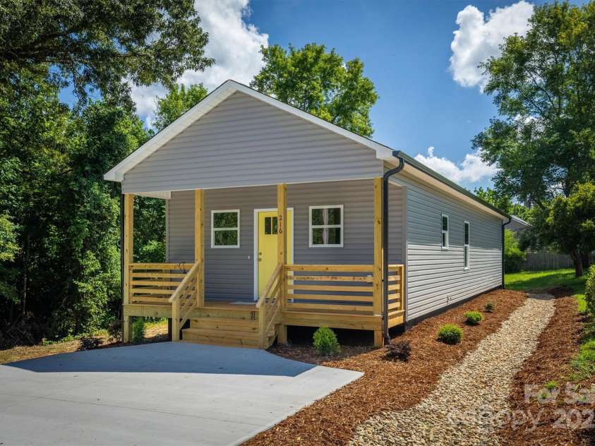 216 Stephens Drive, Morganton, NC 28655.  MLS# CAR4271572, YatesRealty ID 22183. 216 Stephens Drive