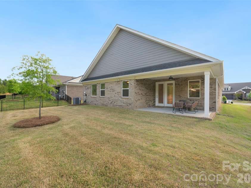 9534 Liberty Hill Drive, Mint Hill, NC 28227.  MLS# CAR4378048, YatesRealty ID 22183. Large back yard