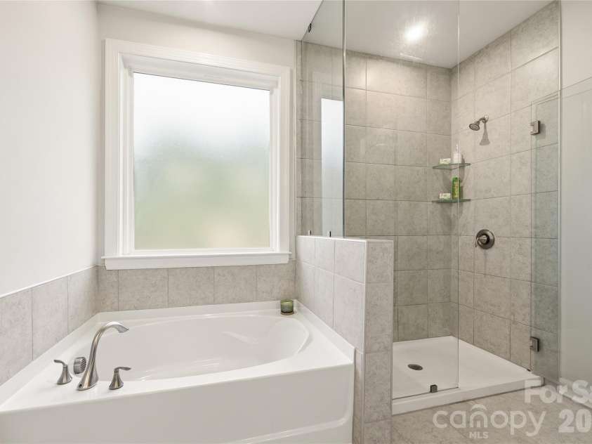 9534 Liberty Hill Drive, Mint Hill, NC 28227.  MLS# CAR4378048, YatesRealty ID 22183. Primary Bath