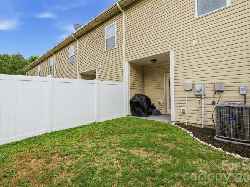 13596 Calloway Glen Drive, Charlotte, NC 28273.  MLS# CAR4377859, YatesRealty ID 22184. 