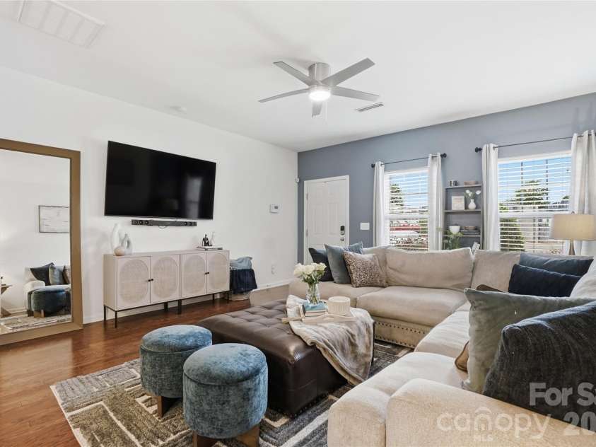 13596 Calloway Glen Drive, Charlotte, NC 28273.  MLS# CAR4377859, YatesRealty ID 22184. Comfortable living space with an easy flow.