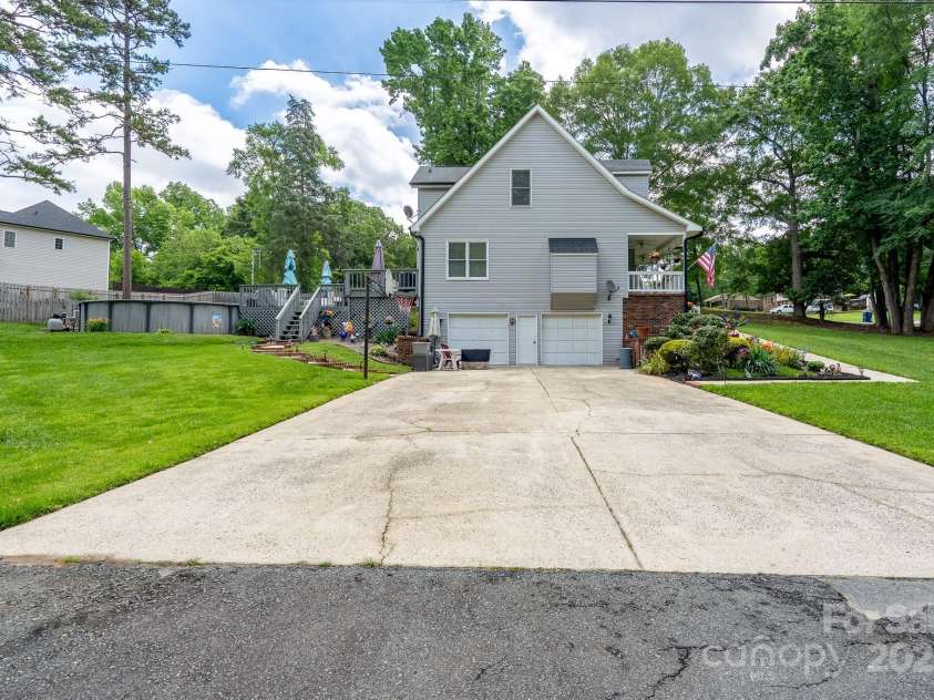 240 Hillcrest Drive, Harrisburg, NC 28075.  MLS# CAR4264116, YatesRealty ID 22184. 
