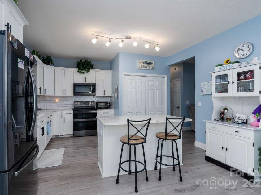 240 Hillcrest Drive, Harrisburg, NC 28075.  MLS# CAR4264116, YatesRealty ID 22184. Kitchen