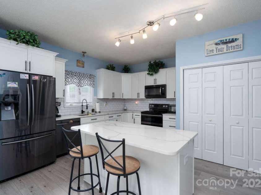 240 Hillcrest Drive, Harrisburg, NC 28075.  MLS# CAR4264116, YatesRealty ID 22184. Kitchen