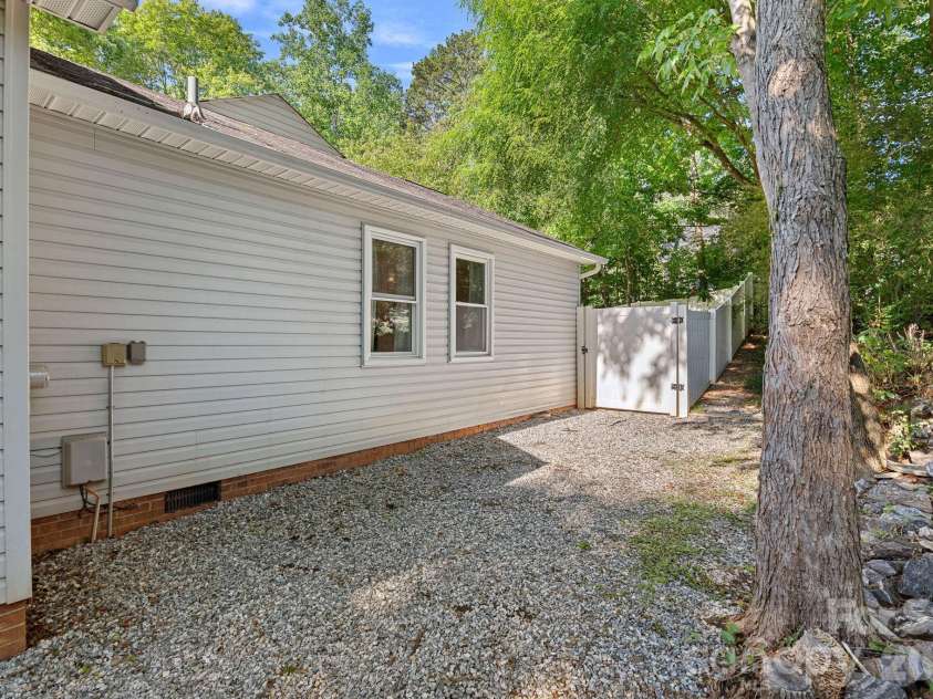 154 Quiet Cove Road, Mooresville, NC 28117.  MLS# CAR4377824, YatesRealty ID 22185. 