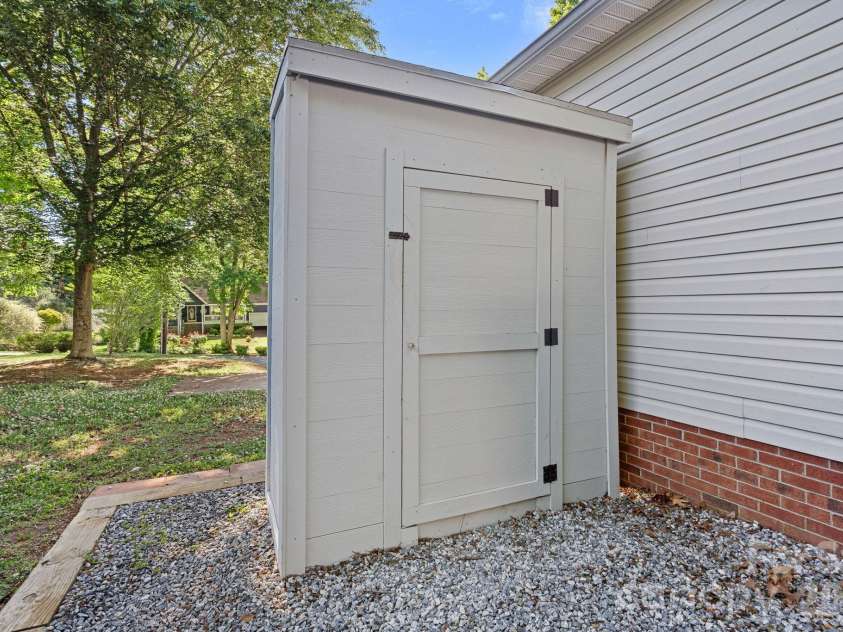 154 Quiet Cove Road, Mooresville, NC 28117.  MLS# CAR4377824, YatesRealty ID 22185. 