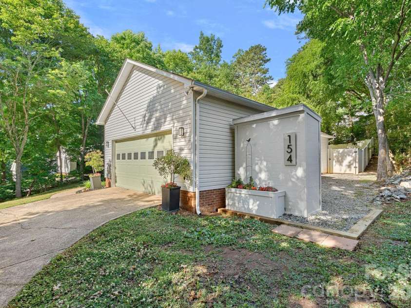 154 Quiet Cove Road, Mooresville, NC 28117.  MLS# CAR4377824, YatesRealty ID 22185. 