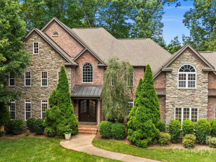 6565 Robin Hollow Drive, Mint Hill, NC 28227.  MLS# CAR4272800, YatesRealty ID 22185. 