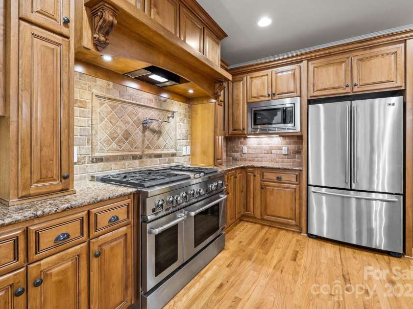 6565 Robin Hollow Drive, Mint Hill, NC 28227.  MLS# CAR4272800, YatesRealty ID 22185. 