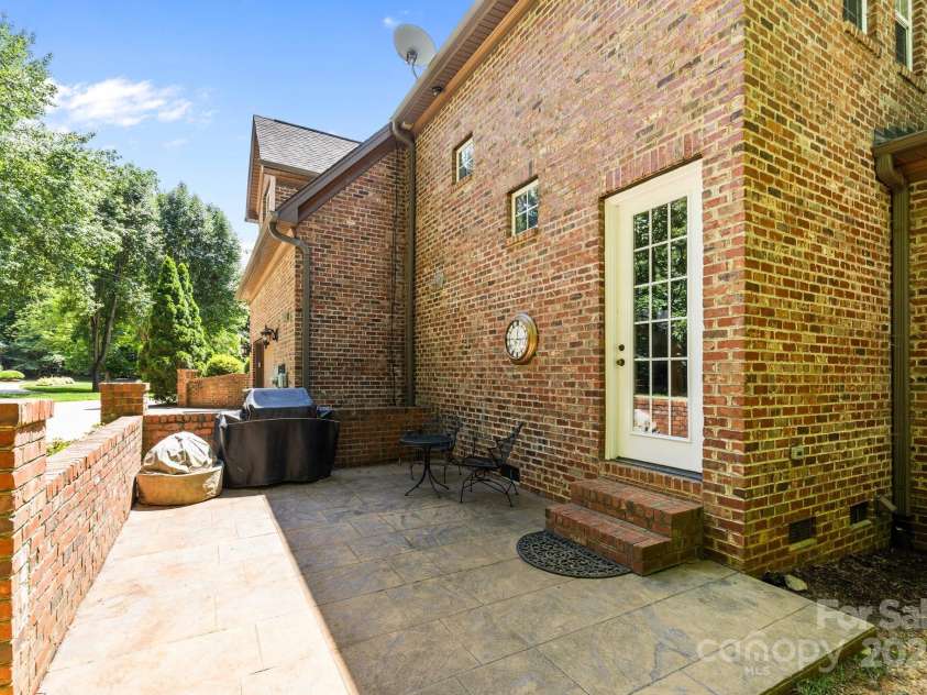 6565 Robin Hollow Drive, Mint Hill, NC 28227.  MLS# CAR4272800, YatesRealty ID 22185. 