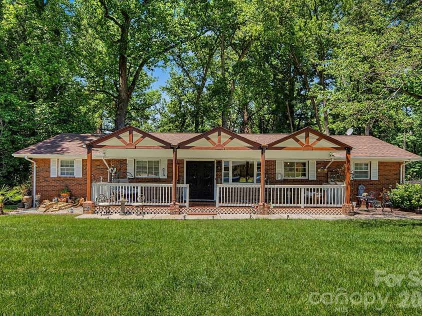 5127 Hoover Drive, Charlotte, NC 28269.  MLS# CAR4379482, YatesRealty ID 22186. 