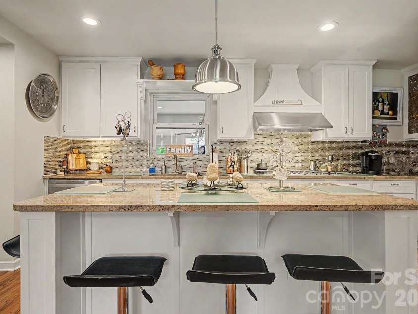 5127 Hoover Drive, Charlotte, NC 28269.  MLS# CAR4379482, YatesRealty ID 22186. 